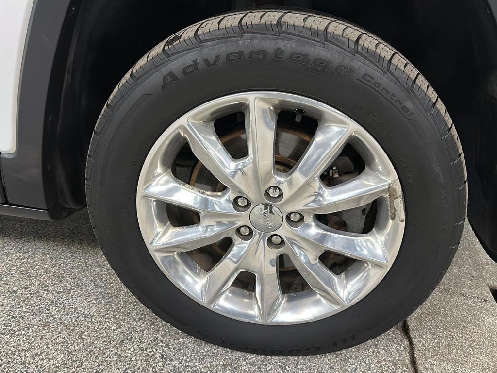 used 2015 Jeep Cherokee car, priced at $10,488