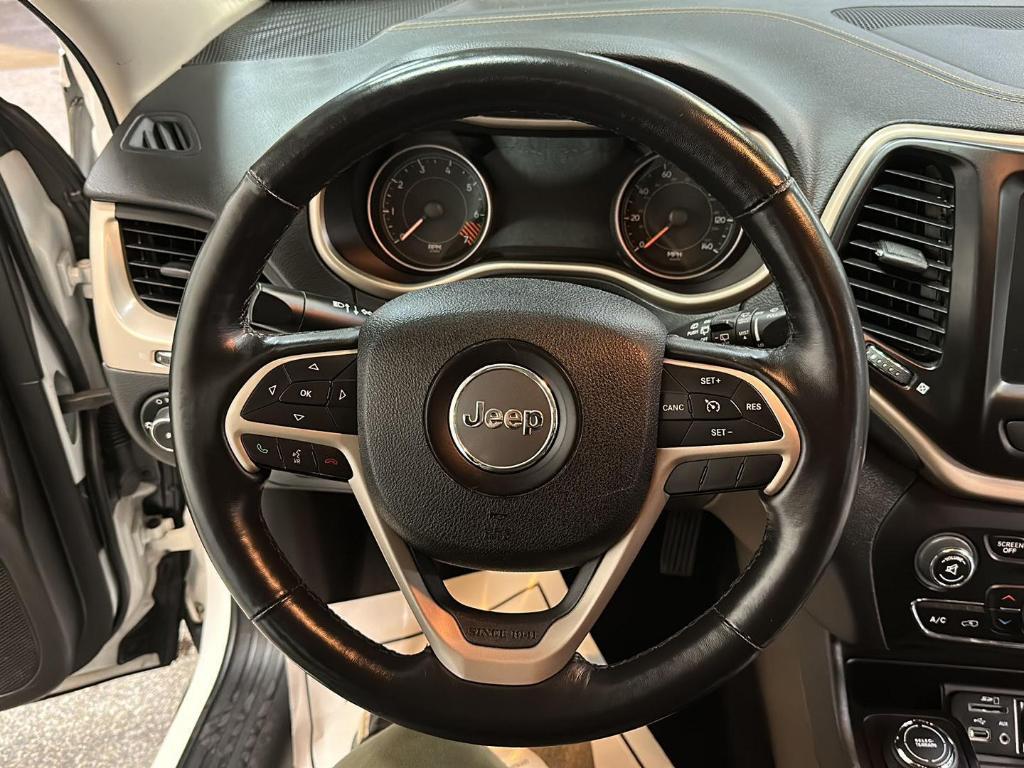 used 2015 Jeep Cherokee car, priced at $10,488