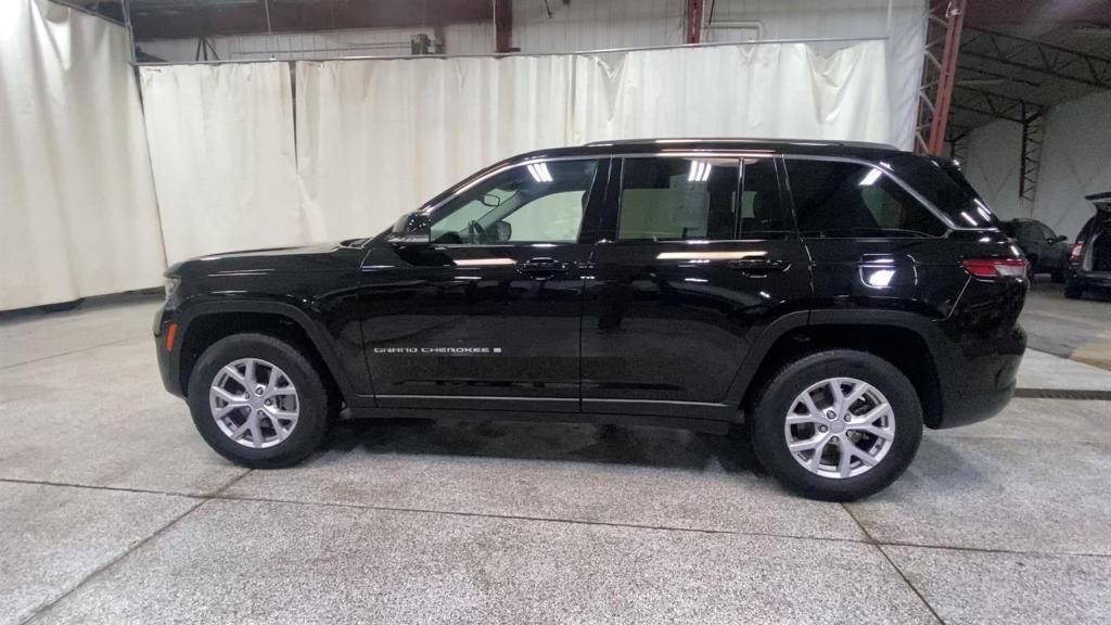 used 2022 Jeep Grand Cherokee car, priced at $33,999