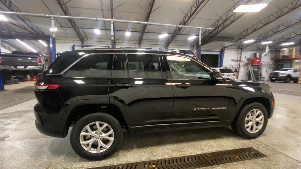 used 2022 Jeep Grand Cherokee car, priced at $33,999