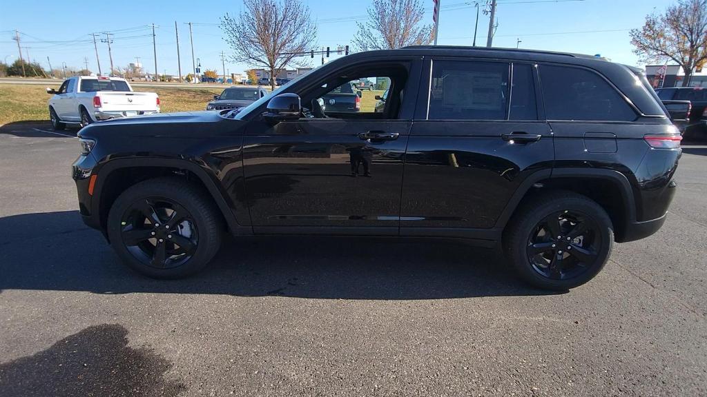 new 2025 Jeep Grand Cherokee car, priced at $50,855