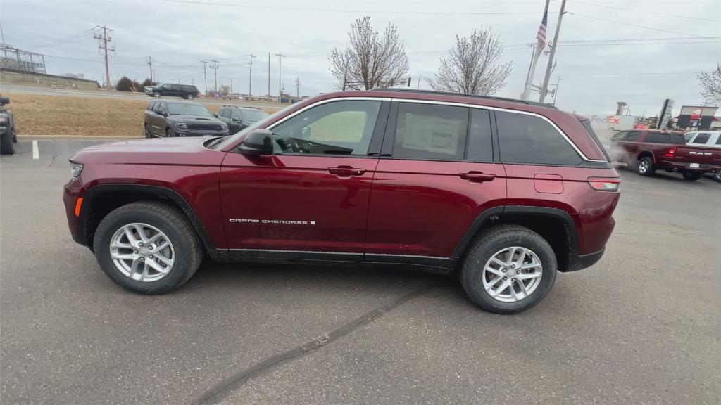 new 2025 Jeep Grand Cherokee car, priced at $40,782