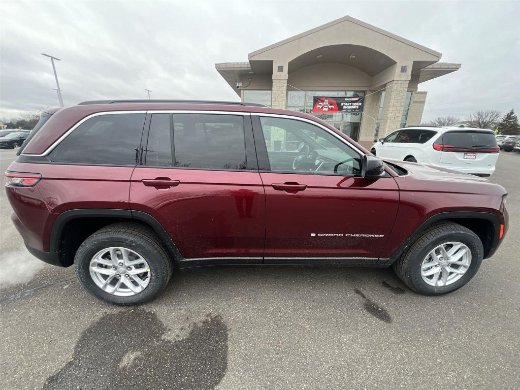 new 2025 Jeep Grand Cherokee car, priced at $40,782