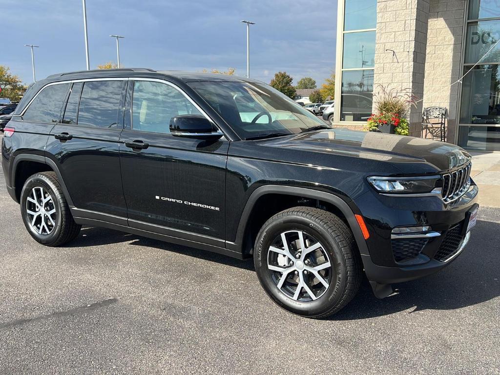 new 2025 Jeep Grand Cherokee car, priced at $44,888