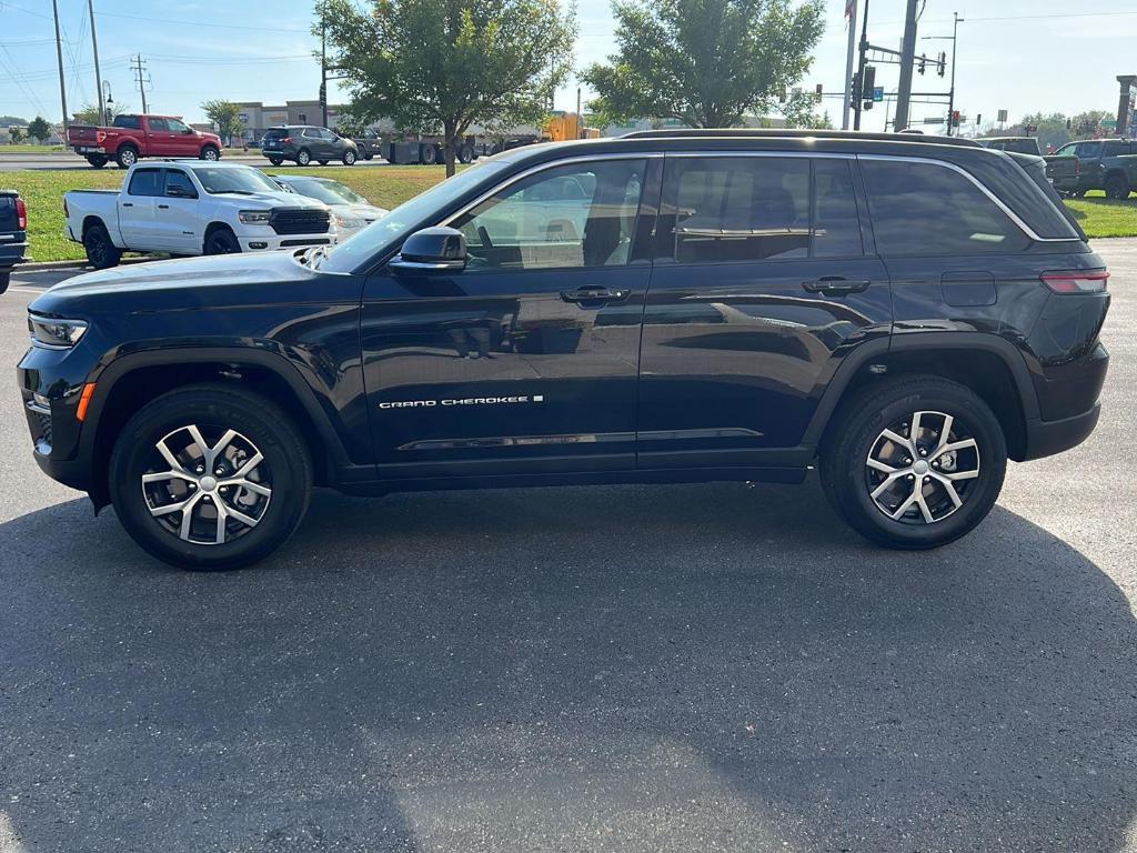 new 2025 Jeep Grand Cherokee car, priced at $44,888