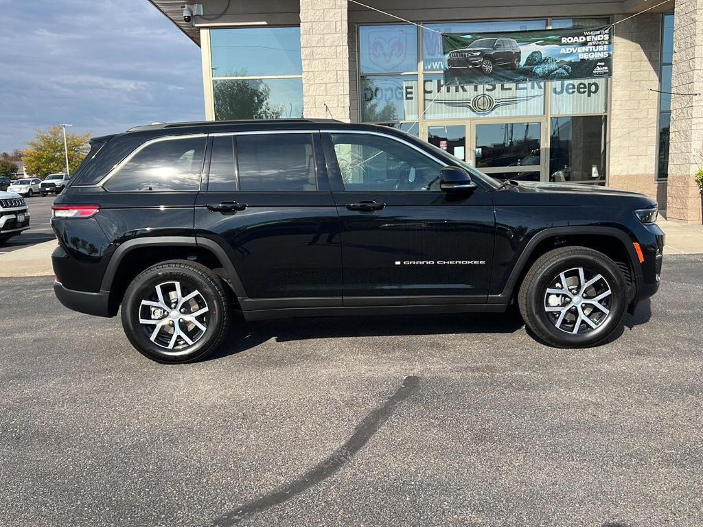 new 2025 Jeep Grand Cherokee car, priced at $44,888