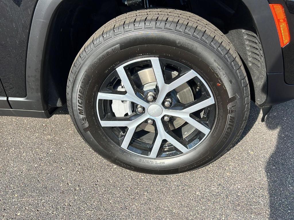 new 2025 Jeep Grand Cherokee car, priced at $44,888