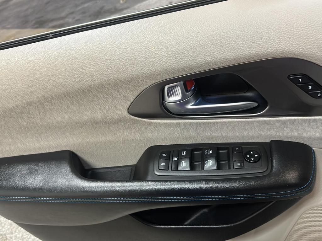 used 2021 Chrysler Pacifica car, priced at $20,999