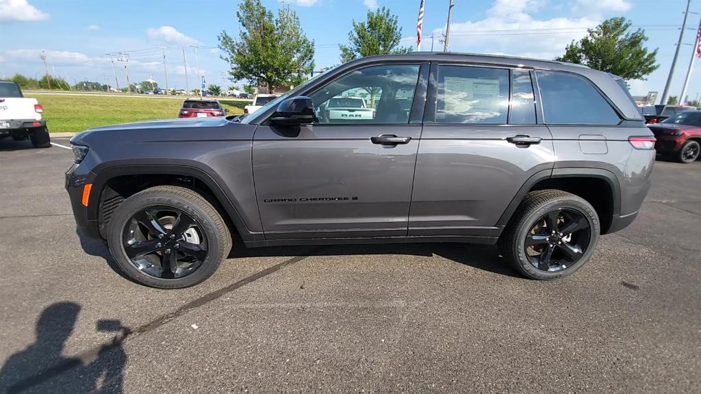 new 2024 Jeep Grand Cherokee car, priced at $43,240