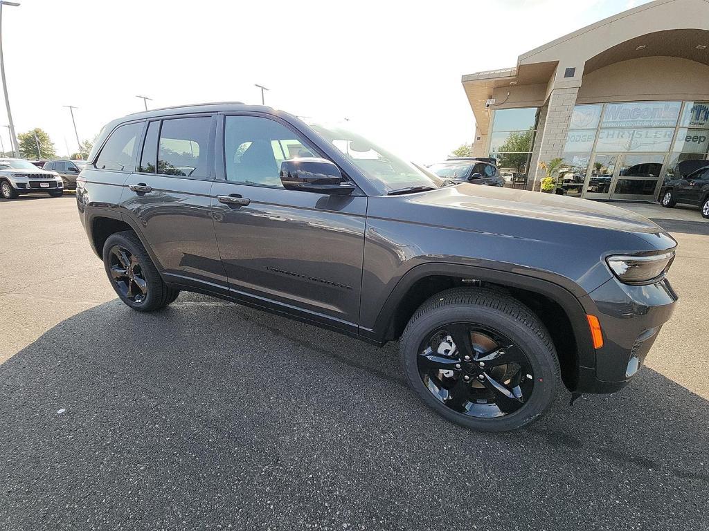 new 2024 Jeep Grand Cherokee car, priced at $43,240