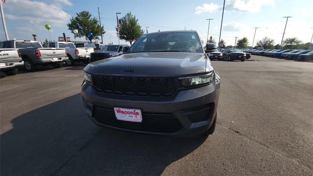 new 2024 Jeep Grand Cherokee car, priced at $42,489