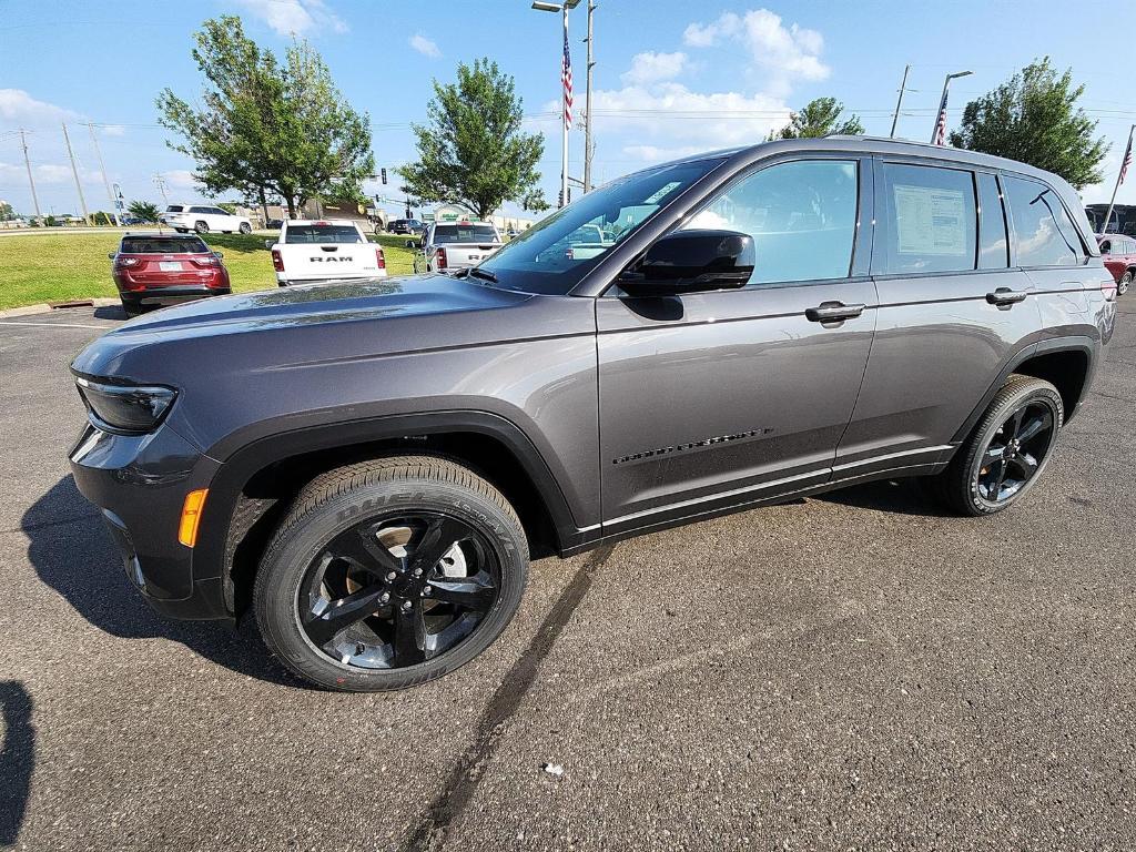 new 2024 Jeep Grand Cherokee car, priced at $43,240