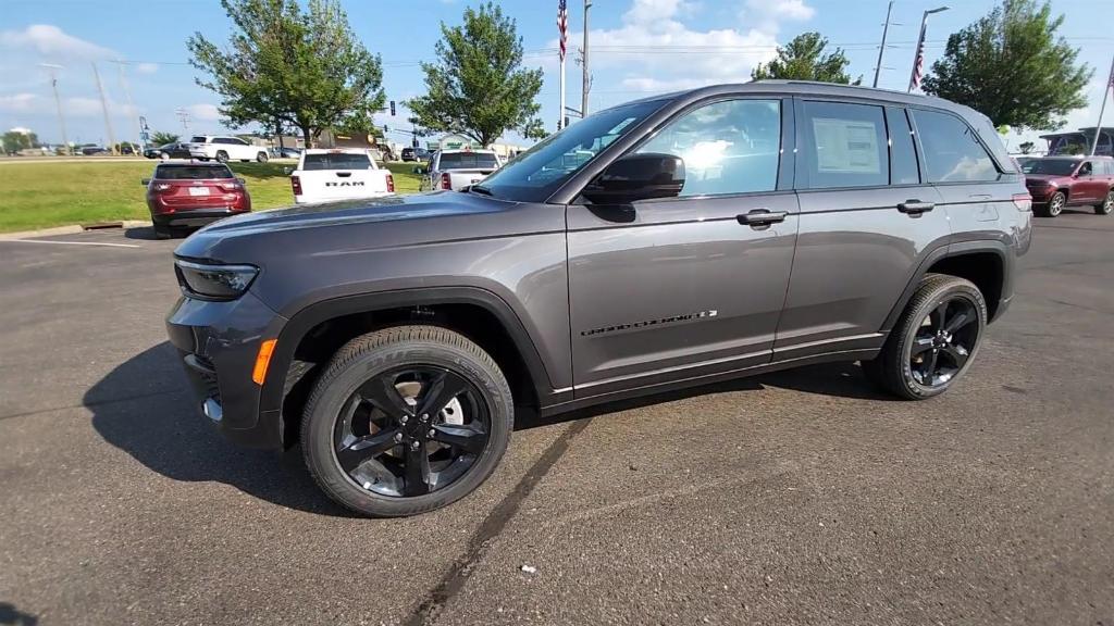 new 2024 Jeep Grand Cherokee car, priced at $43,240