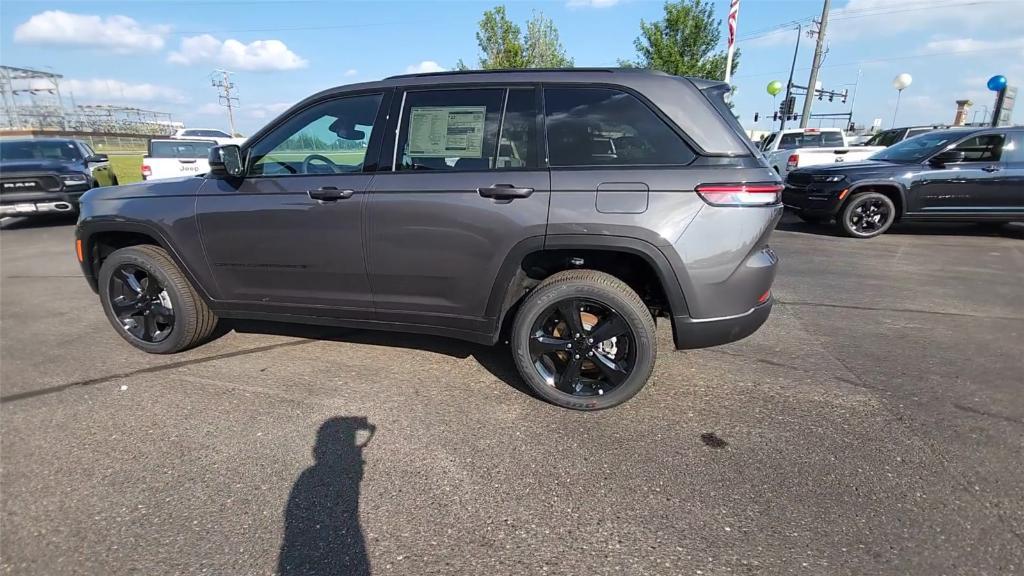 new 2024 Jeep Grand Cherokee car, priced at $42,489