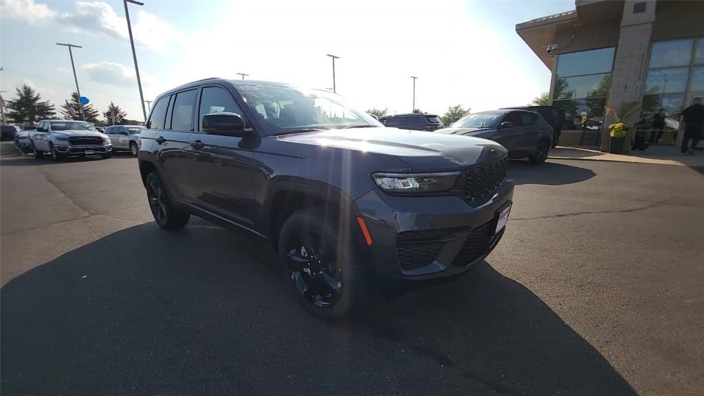 new 2024 Jeep Grand Cherokee car, priced at $42,489