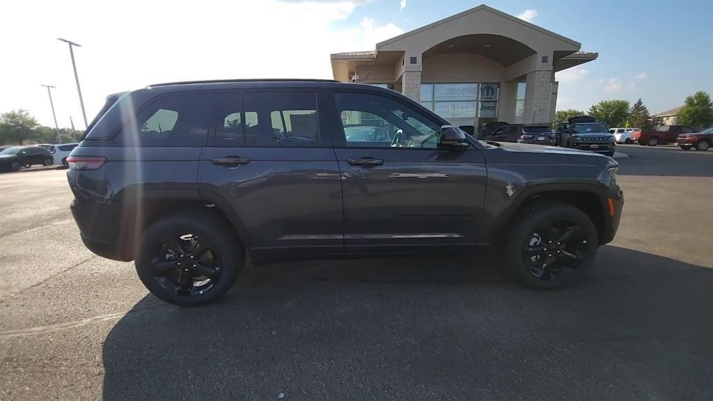 new 2024 Jeep Grand Cherokee car, priced at $43,240