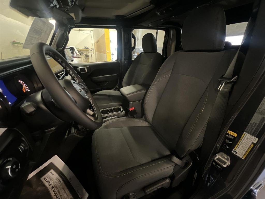 new 2025 Jeep Gladiator car, priced at $45,985