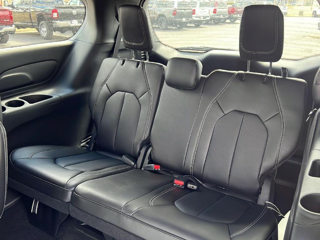 new 2025 Chrysler Pacifica car, priced at $41,222