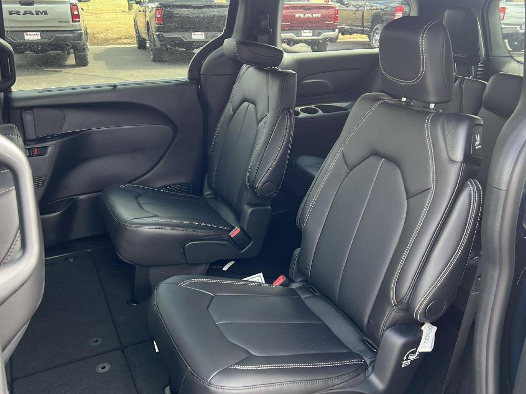 new 2025 Chrysler Pacifica car, priced at $41,222