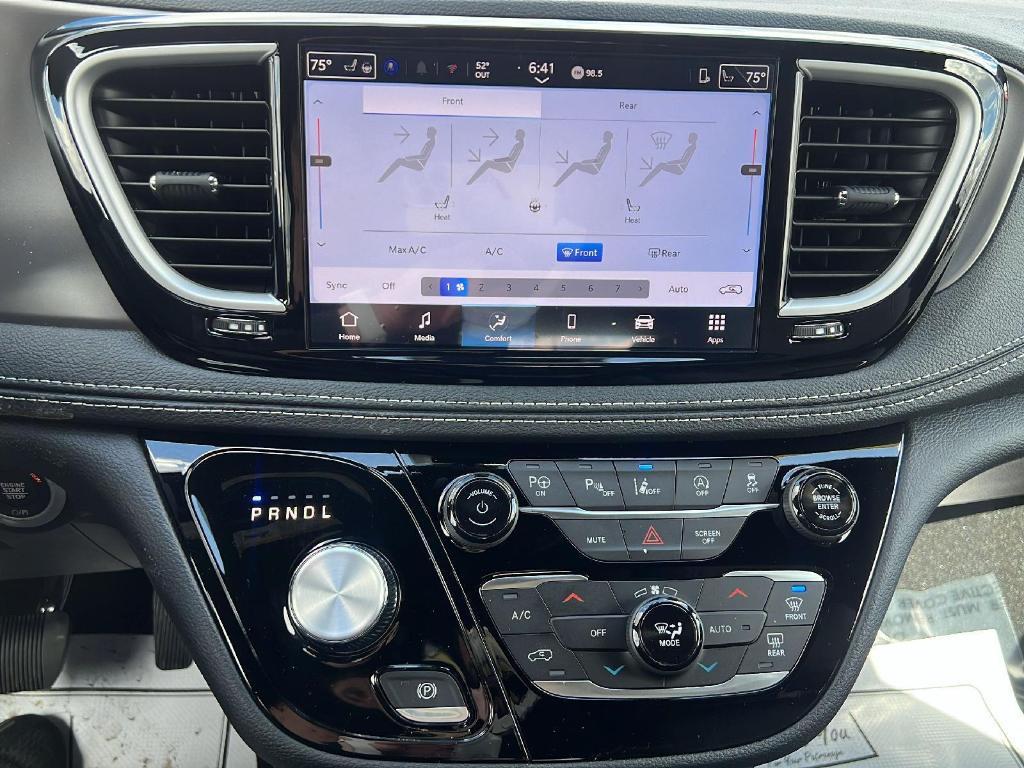 new 2025 Chrysler Pacifica car, priced at $41,222