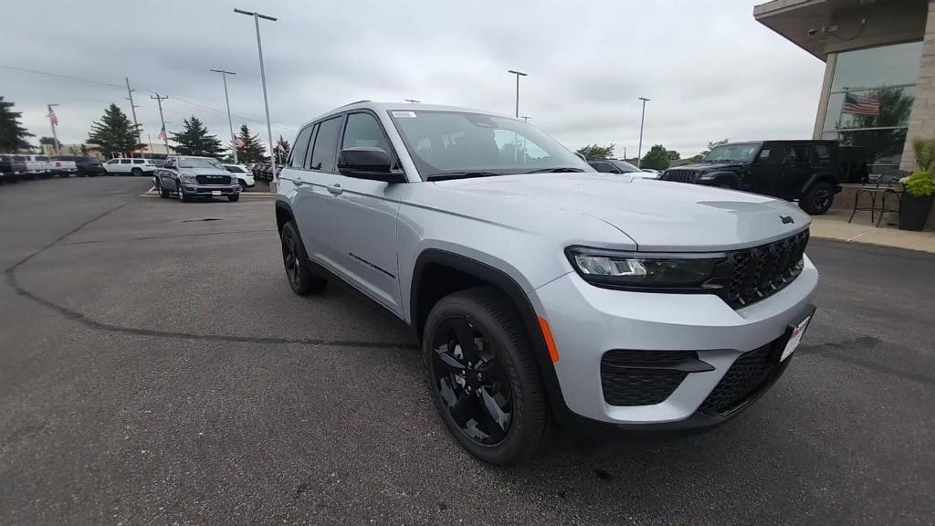 new 2024 Jeep Grand Cherokee car, priced at $43,240