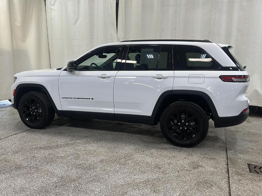used 2024 Jeep Grand Cherokee car, priced at $38,499