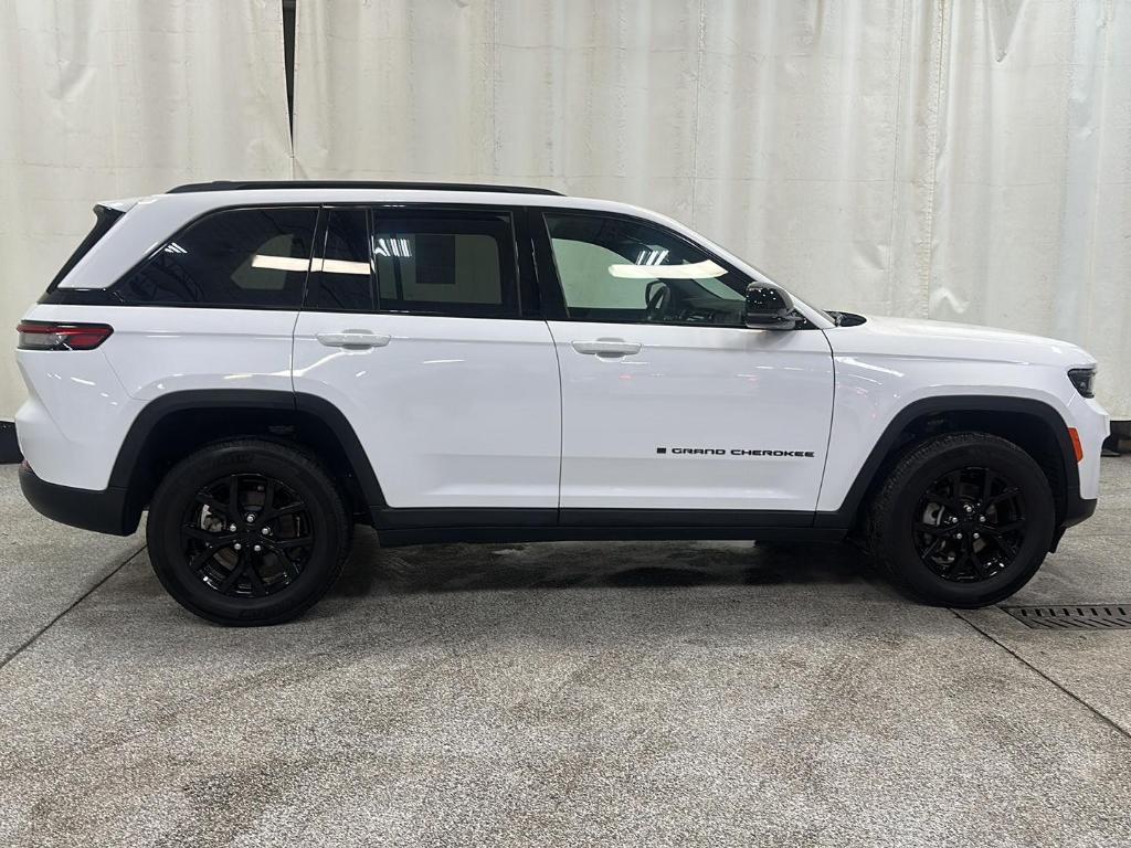 used 2024 Jeep Grand Cherokee car, priced at $38,499