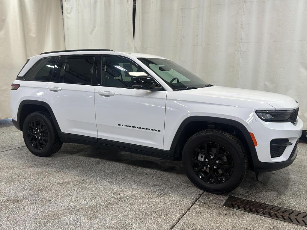 used 2024 Jeep Grand Cherokee car, priced at $38,499
