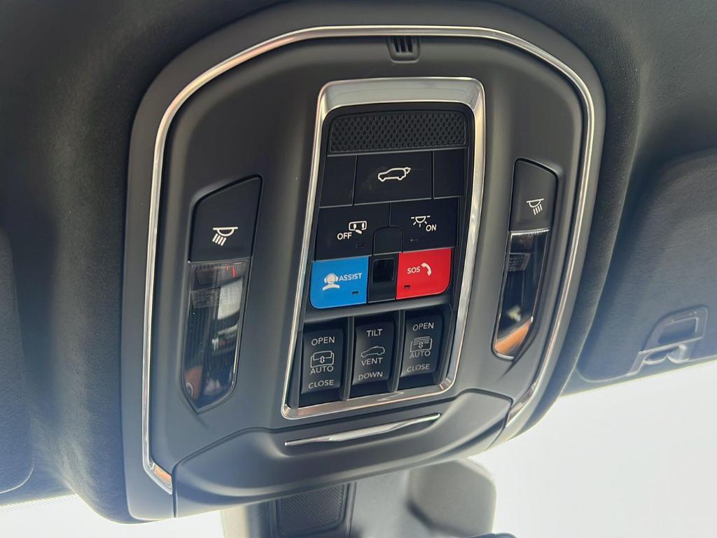 new 2025 Jeep Grand Cherokee car, priced at $65,169