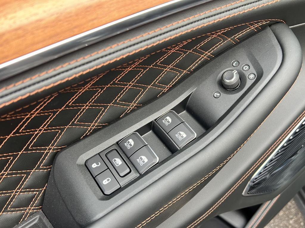 new 2025 Jeep Grand Cherokee car, priced at $65,169