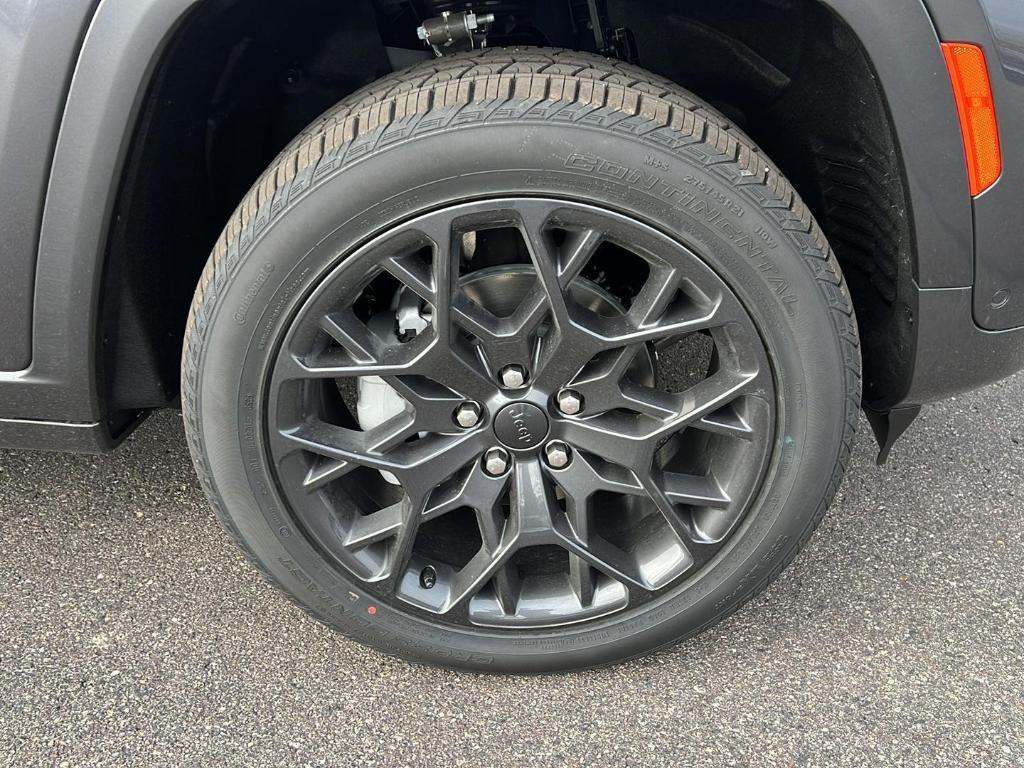 new 2025 Jeep Grand Cherokee car, priced at $65,169