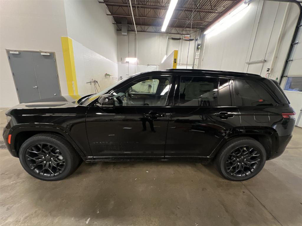 new 2025 Jeep Grand Cherokee car, priced at $68,870