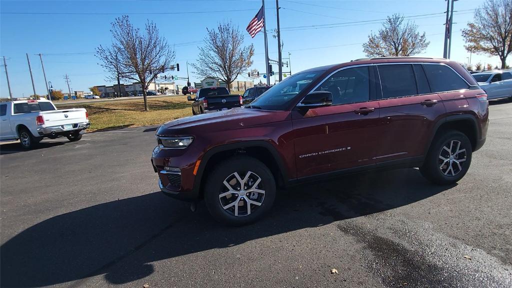 new 2025 Jeep Grand Cherokee car, priced at $49,335