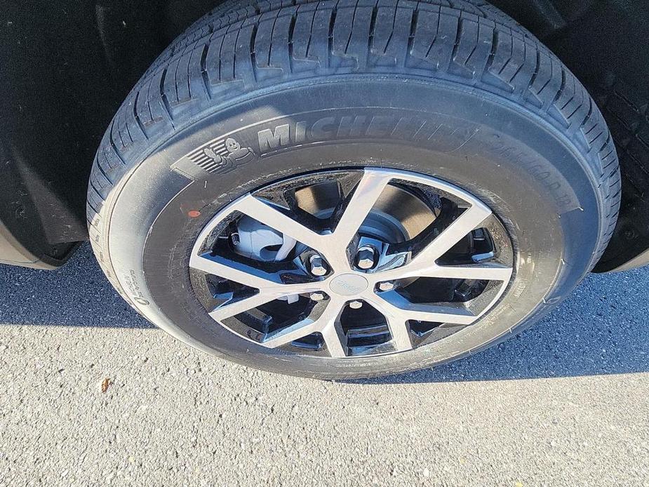 new 2025 Jeep Grand Cherokee car, priced at $50,499