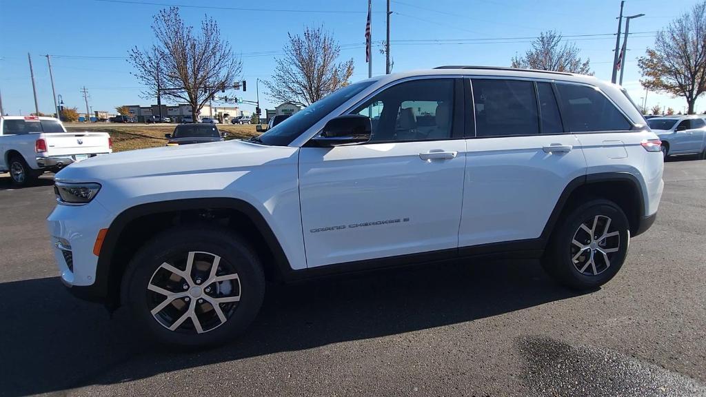 new 2025 Jeep Grand Cherokee car, priced at $50,499