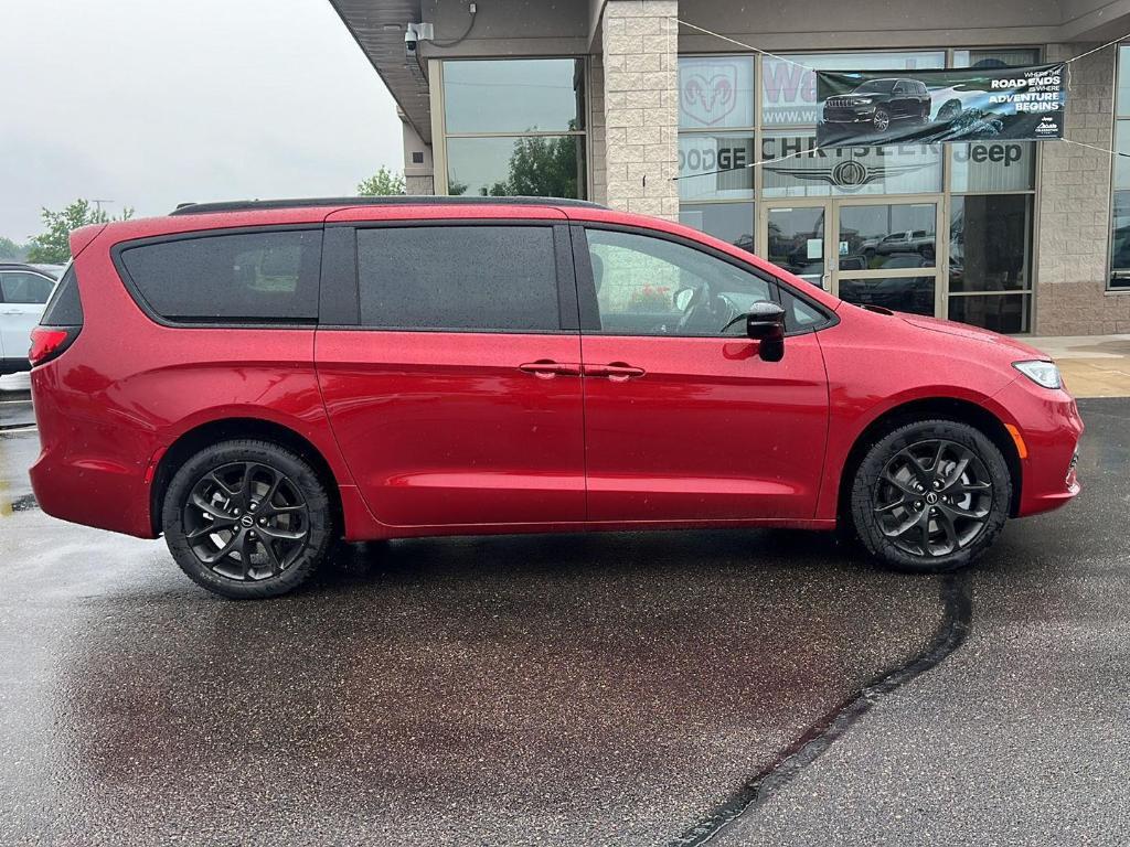 new 2025 Chrysler Pacifica car, priced at $56,335