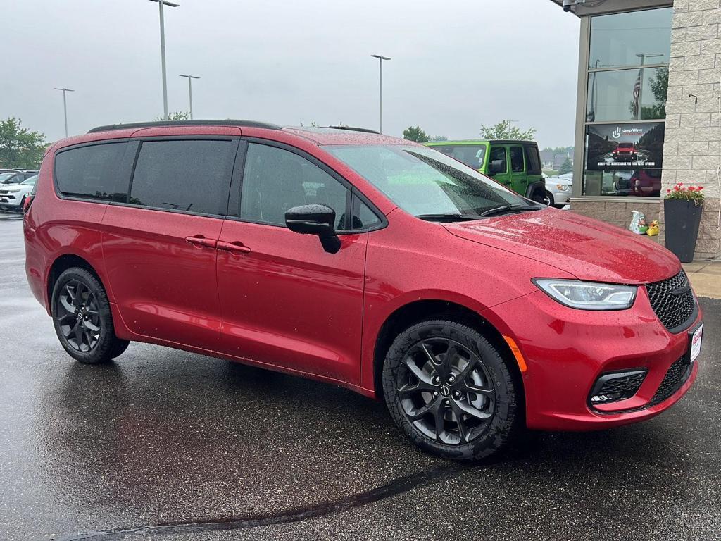 new 2025 Chrysler Pacifica car, priced at $56,335
