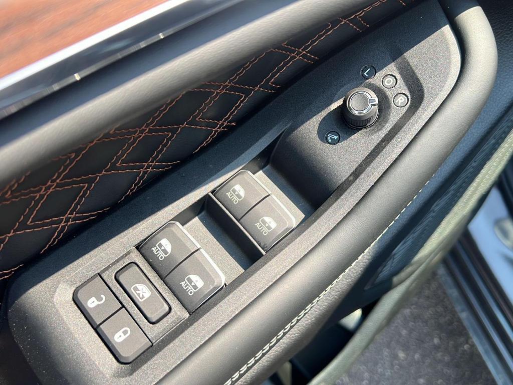 new 2025 Jeep Grand Cherokee car, priced at $55,319