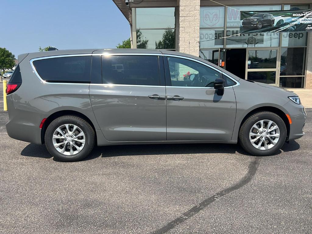 new 2025 Chrysler Pacifica car, priced at $44,292