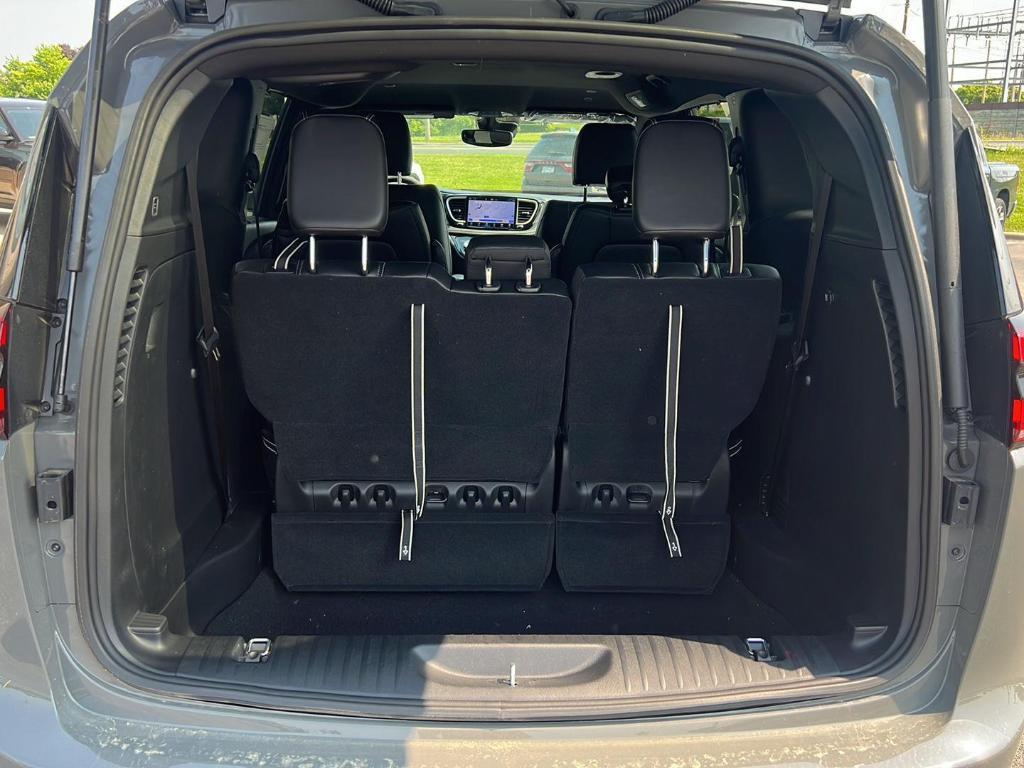 new 2025 Chrysler Pacifica car, priced at $44,292