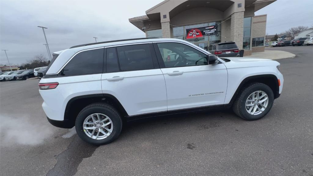 new 2025 Jeep Grand Cherokee car, priced at $41,142