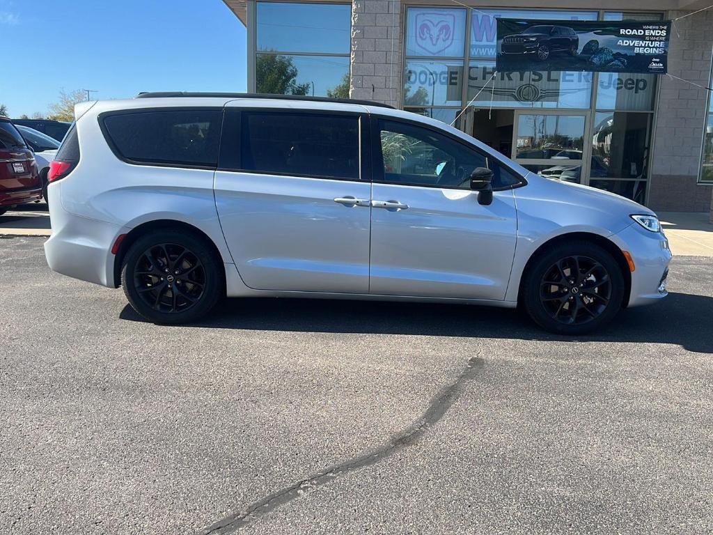 new 2026 Chrysler Pacifica car, priced at $43,525