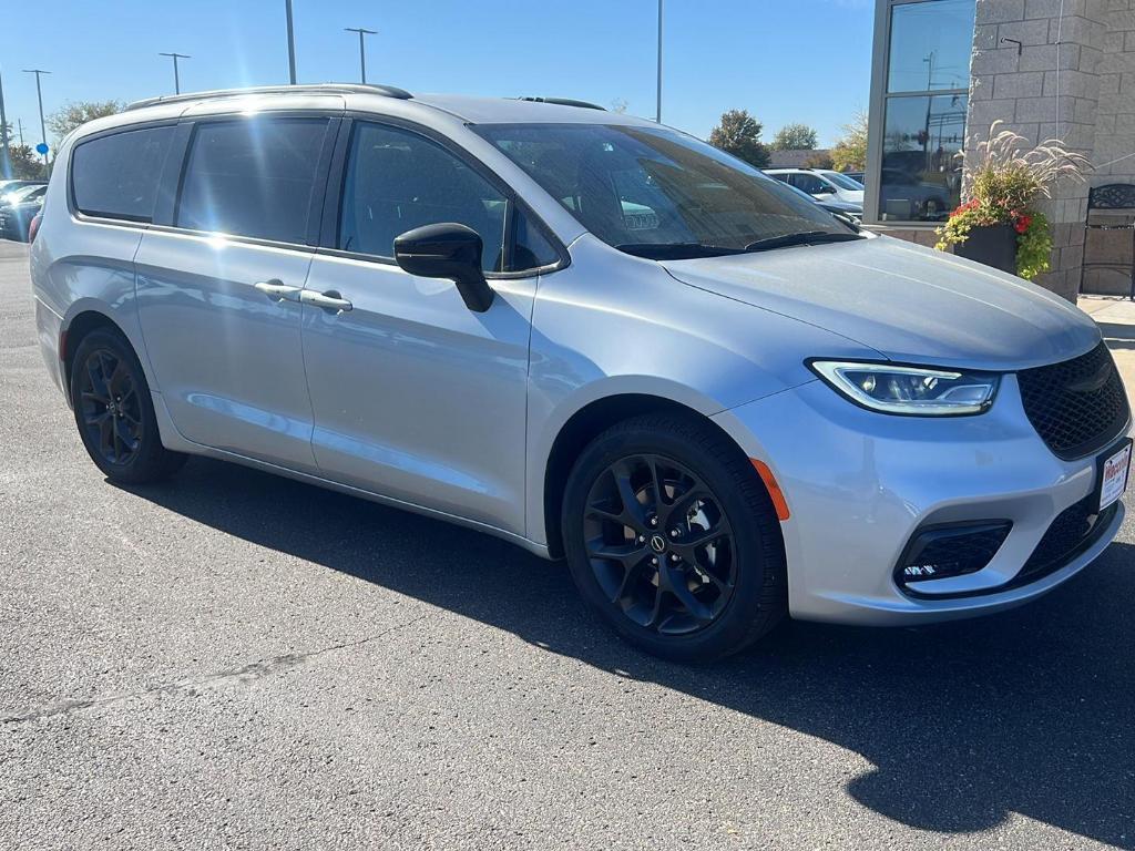 new 2026 Chrysler Pacifica car, priced at $43,525