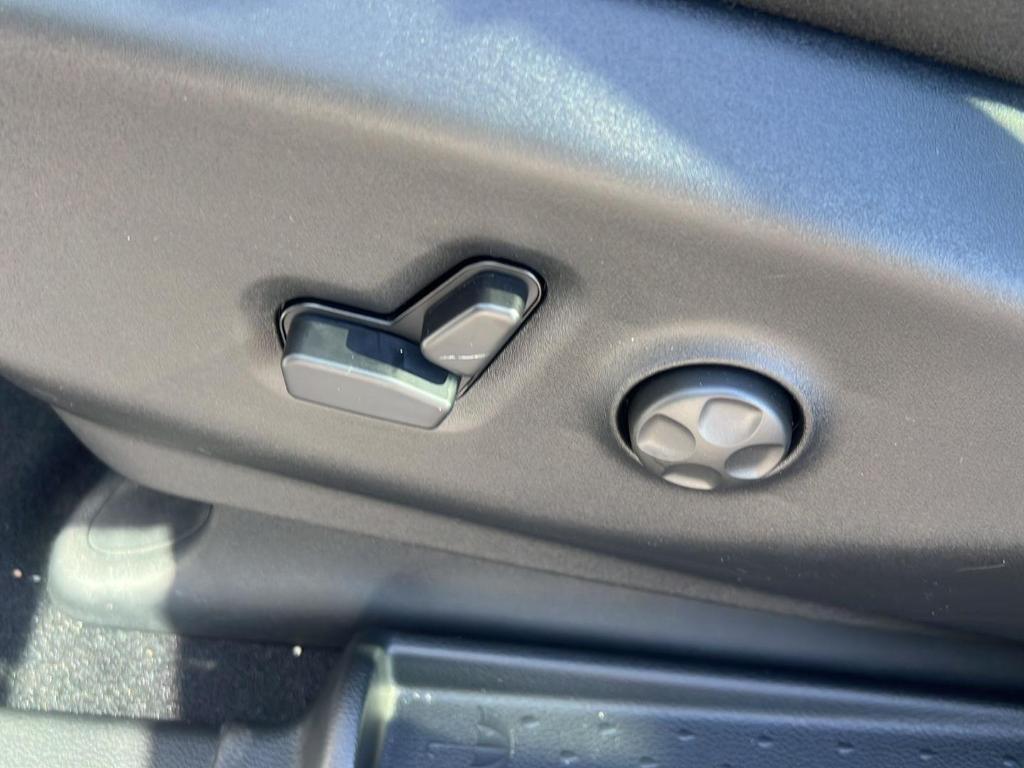 new 2026 Chrysler Pacifica car, priced at $43,525