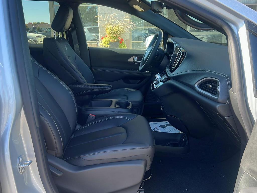 new 2026 Chrysler Pacifica car, priced at $43,525