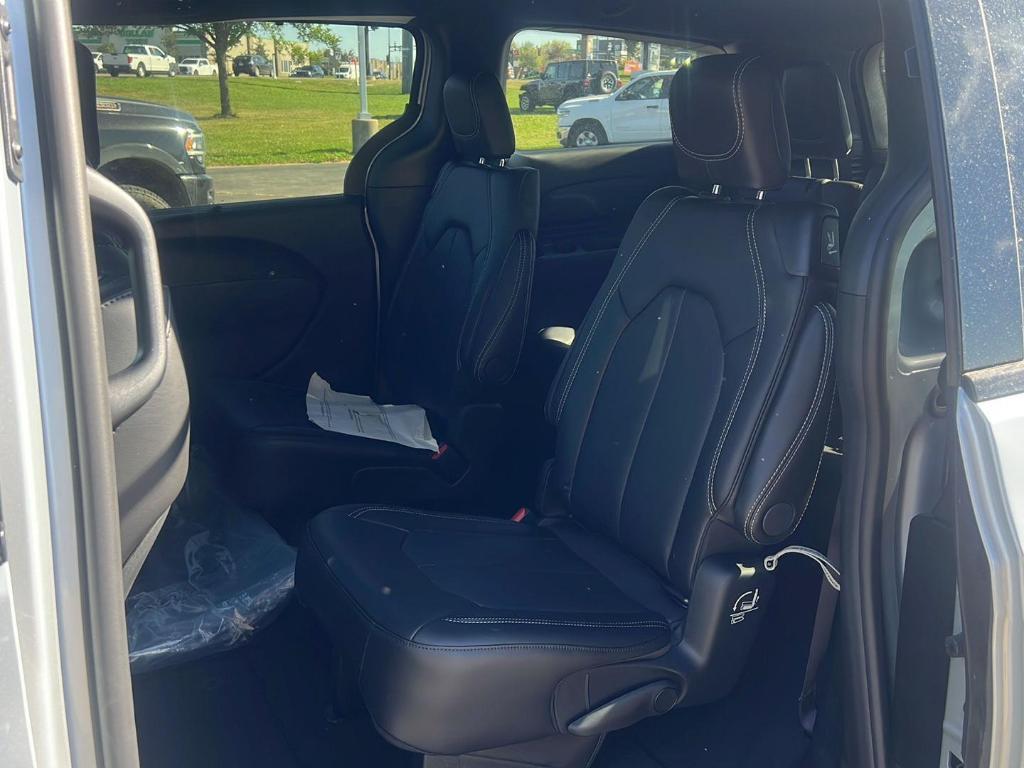 new 2026 Chrysler Pacifica car, priced at $43,525