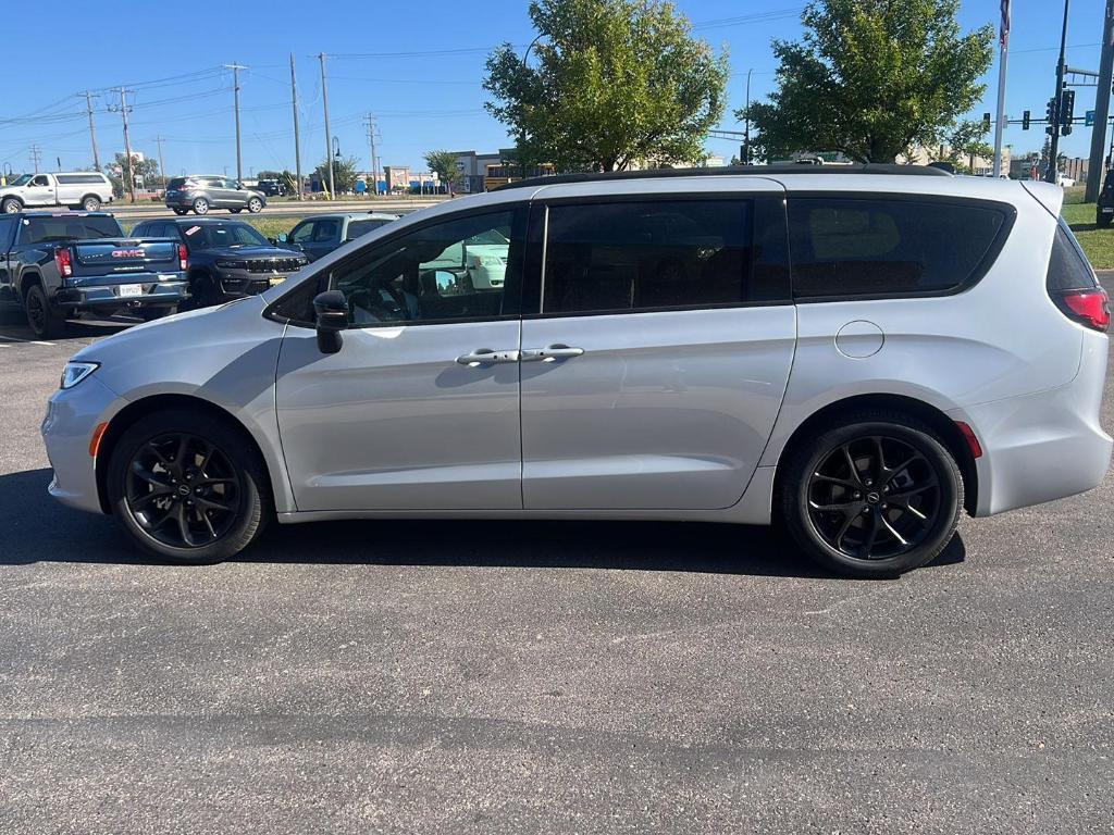 new 2026 Chrysler Pacifica car, priced at $43,525