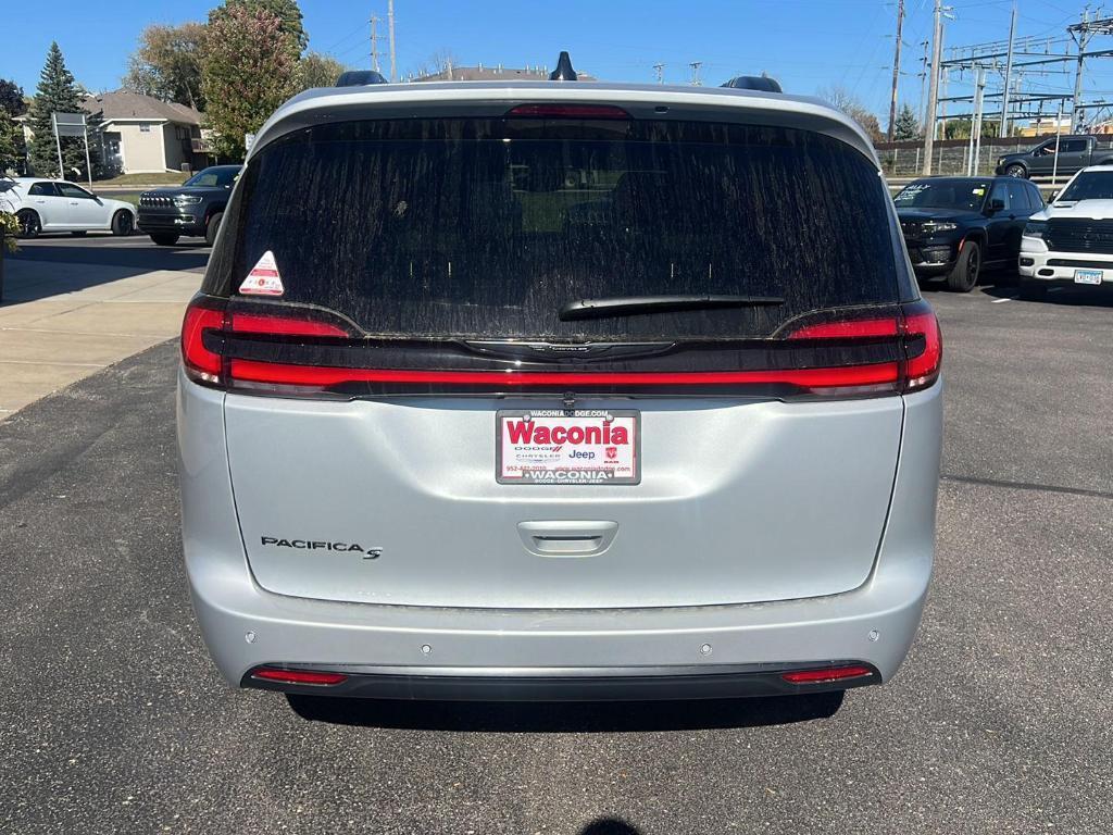 new 2026 Chrysler Pacifica car, priced at $43,525