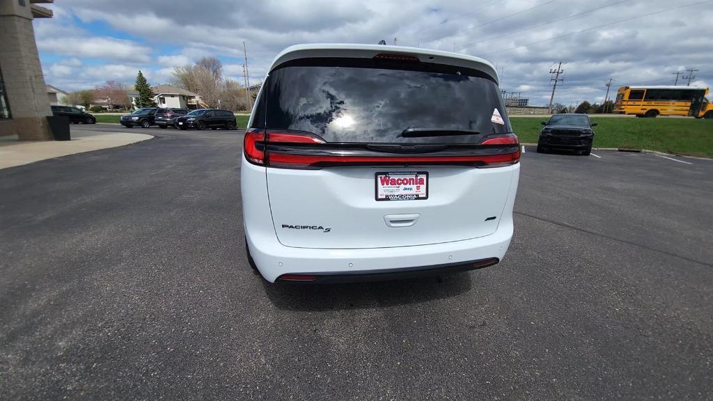 new 2024 Chrysler Pacifica car, priced at $44,360