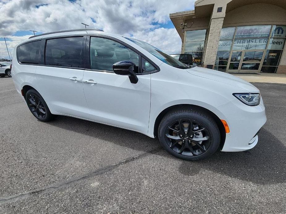 new 2024 Chrysler Pacifica car, priced at $44,360